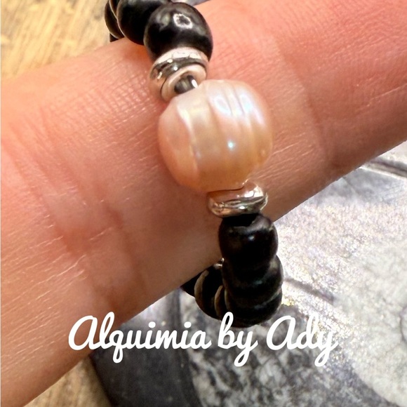 Alquimia Pink and Black Pearl Ring with Silver Accents - Picture 1 of 3